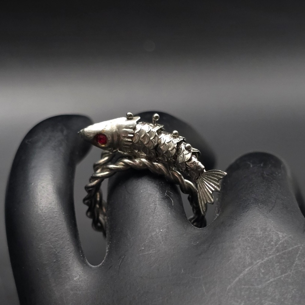 Articulated Fish Ring Red Rhinestone Eye Silver Tone Size 5.5 Adjustable Vintage